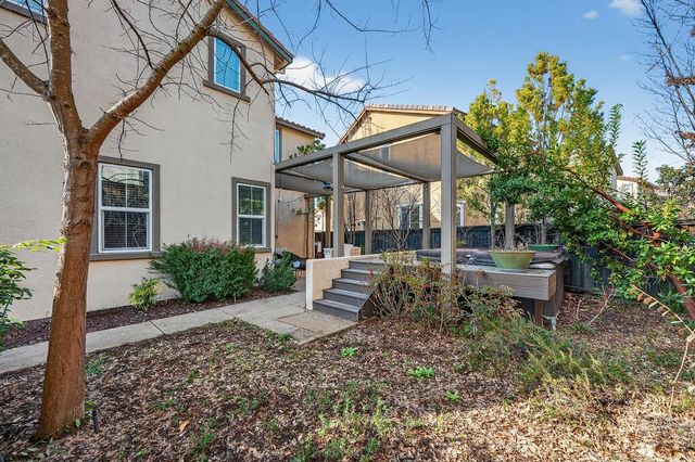 894 Blossom Rock Ln, Folsom, CA 95630