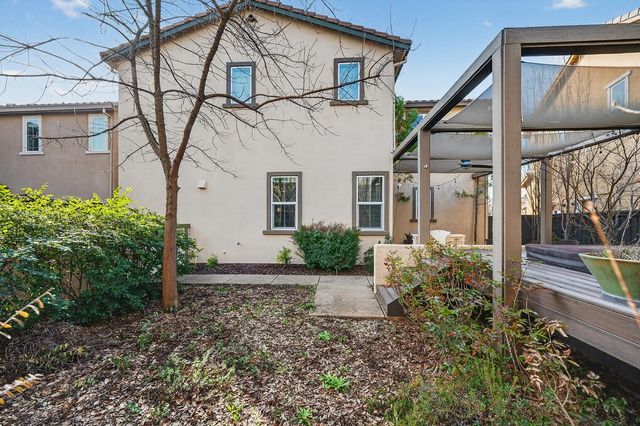 894 Blossom Rock Ln, Folsom, CA 95630