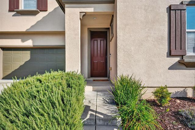 894 Blossom Rock Ln, Folsom, CA 95630