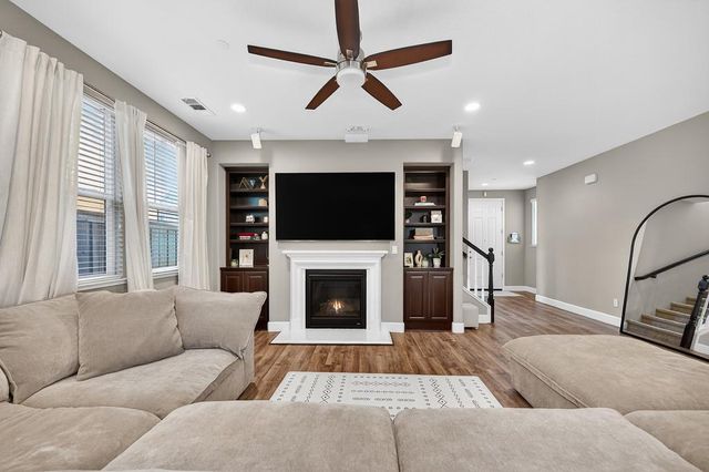 894 Blossom Rock Ln, Folsom, CA 95630