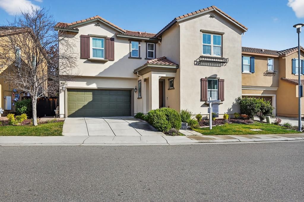 894 Blossom Rock Ln, Folsom, CA 95630