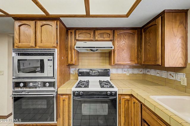 6555 N MARYLAND Circle, Phoenix, AZ 85013