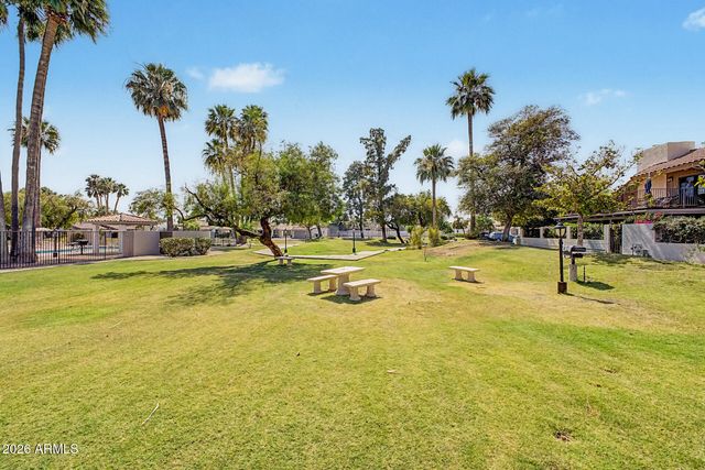 6555 N MARYLAND Circle, Phoenix, AZ 85013