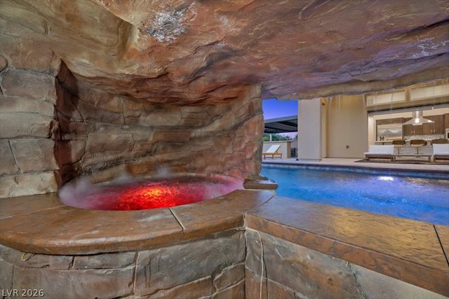 8345 Mojave Creek Court, Las Vegas, NV 89113