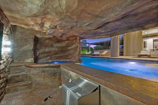 8345 Mojave Creek Court, Las Vegas, NV 89113