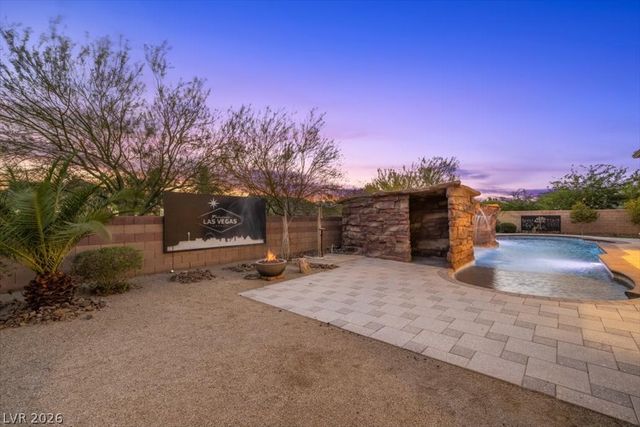 8345 Mojave Creek Court, Las Vegas, NV 89113