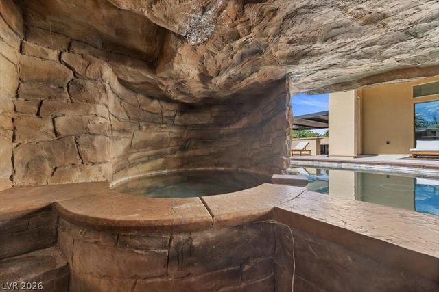 8345 Mojave Creek Court, Las Vegas, NV 89113