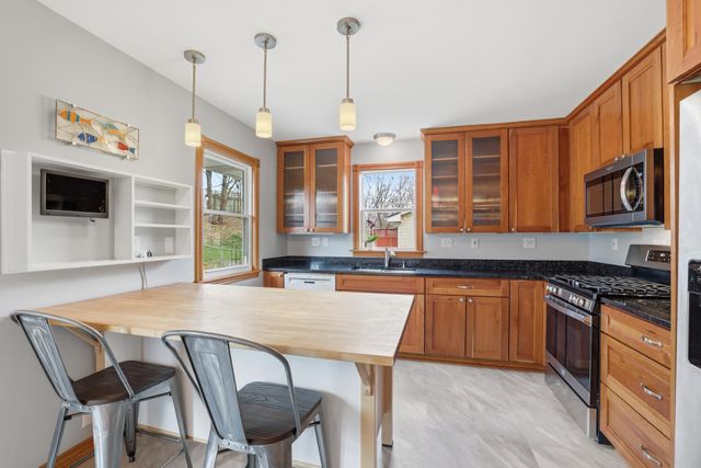 8433 Morris Circle, Bloomington, MN 55437