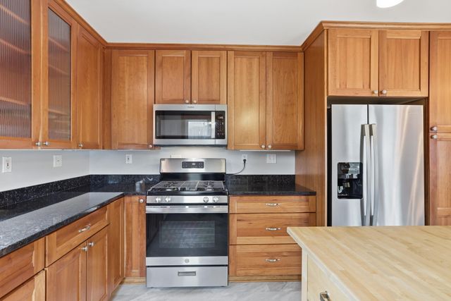 8433 Morris Circle, Bloomington, MN 55437