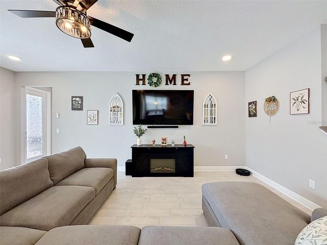 33163 SYCAMORE LEAF DRIVE, Wesley Chapel, FL 33545