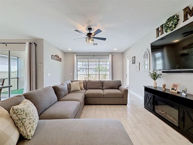33163 SYCAMORE LEAF DRIVE, Wesley Chapel, FL 33545