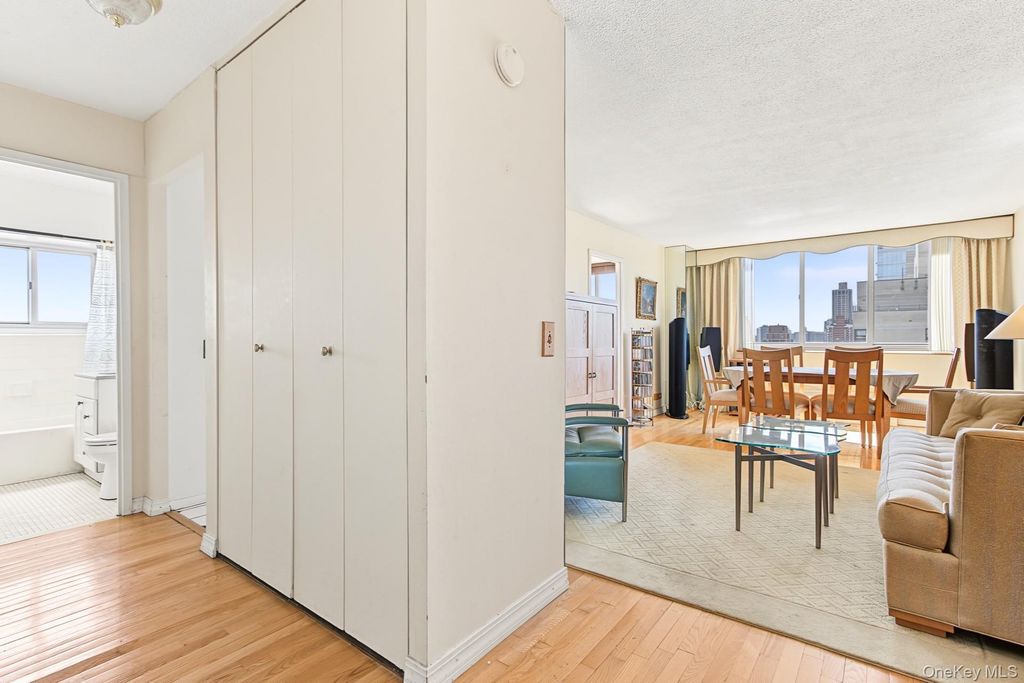 345 E 93rd Street 30C, New York (manhattan), NY 10128 — photo 2