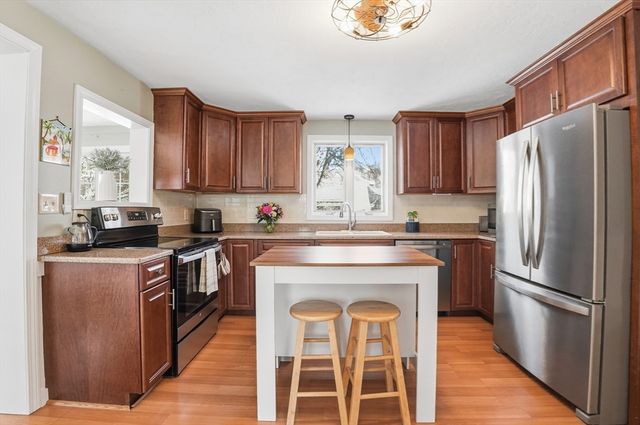 174 Columbus Dr, Fall River, MA 02720