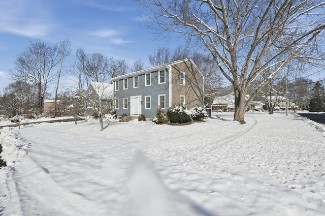 174 Columbus Dr, Fall River, MA 02720