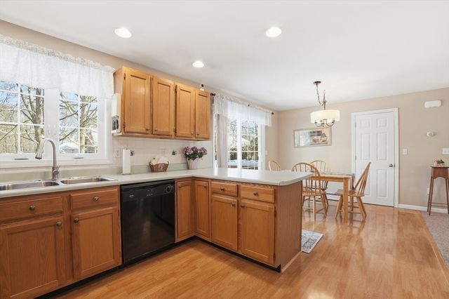 174 Columbus Dr, Fall River, MA 02720