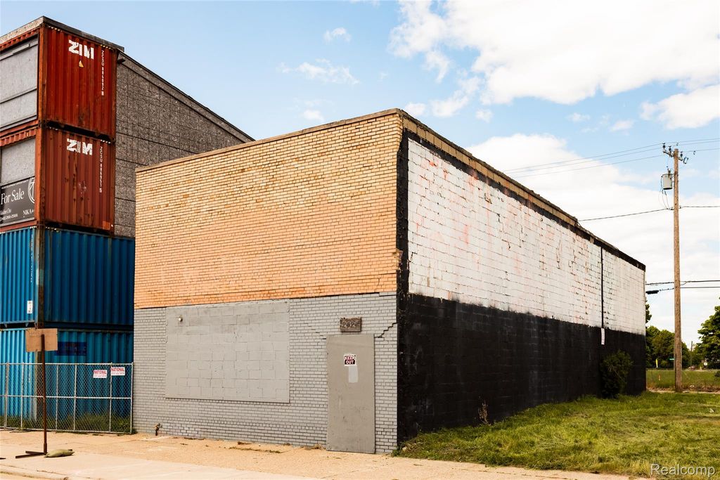 2424 Michigan Avenue, Detroit, MI 48216