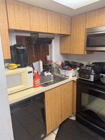 103 Royal Park Dr 2C, Oakland Park, FL 33309