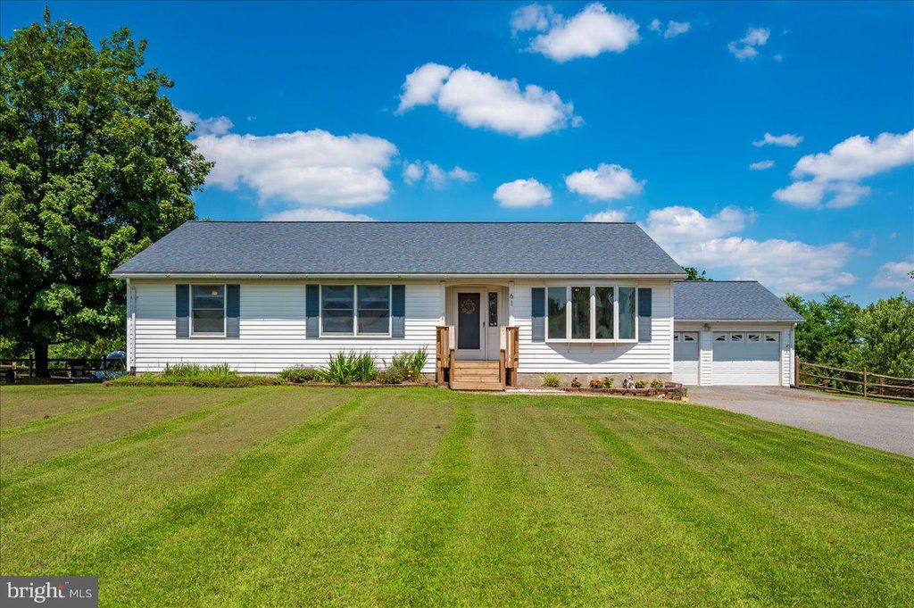 61 EVENING STAR LN, Martinsburg, WV 25404