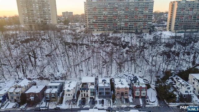 760 Undercliff B, Edgewater, NJ 07020