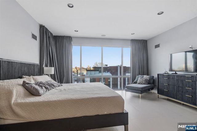 760 Undercliff B, Edgewater, NJ 07020