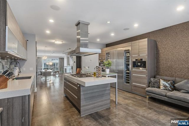 760 Undercliff B, Edgewater, NJ 07020