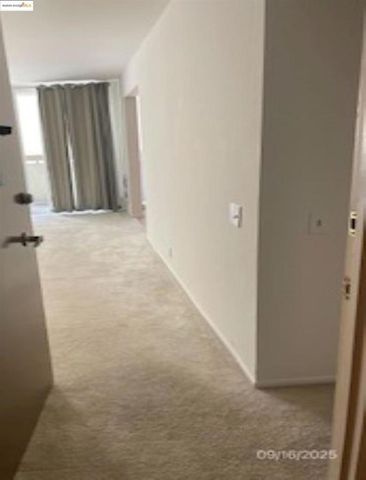 398 Adams St 204, Oakland, CA 94610