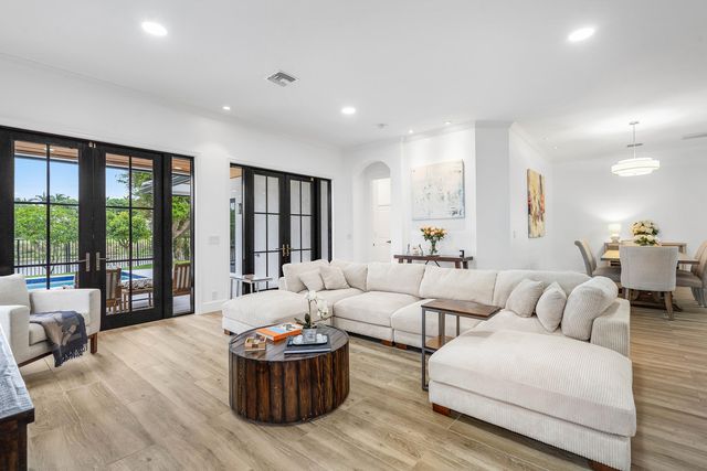 2800 Twin Oaks Way, Wellington, FL 33414