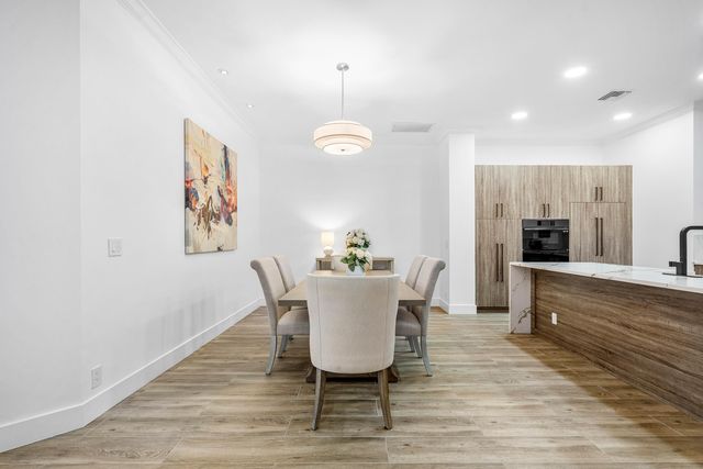 2800 Twin Oaks Way, Wellington, FL 33414