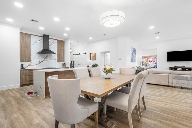 2800 Twin Oaks Way, Wellington, FL 33414