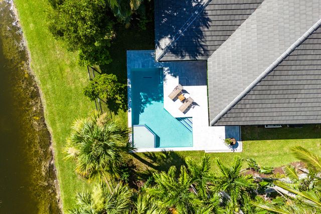 2800 Twin Oaks Way, Wellington, FL 33414