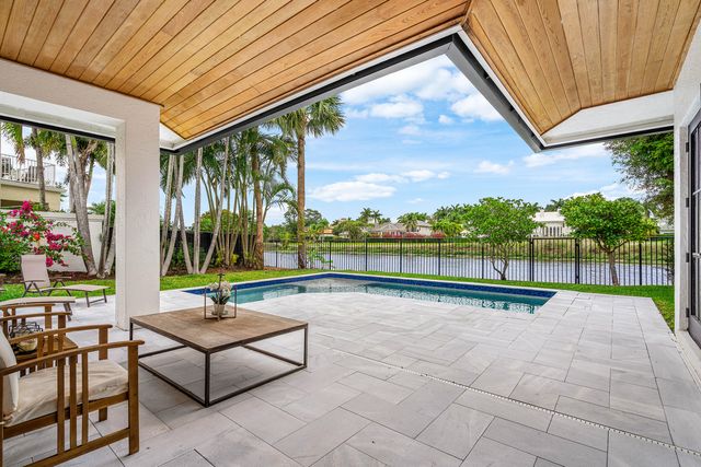 2800 Twin Oaks Way, Wellington, FL 33414