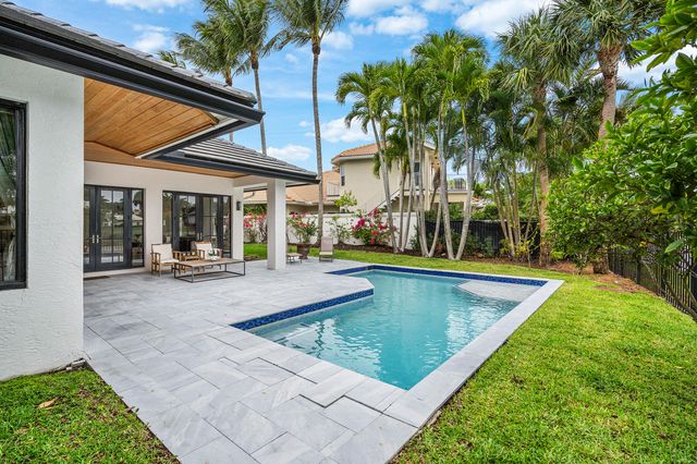 2800 Twin Oaks Way, Wellington, FL 33414