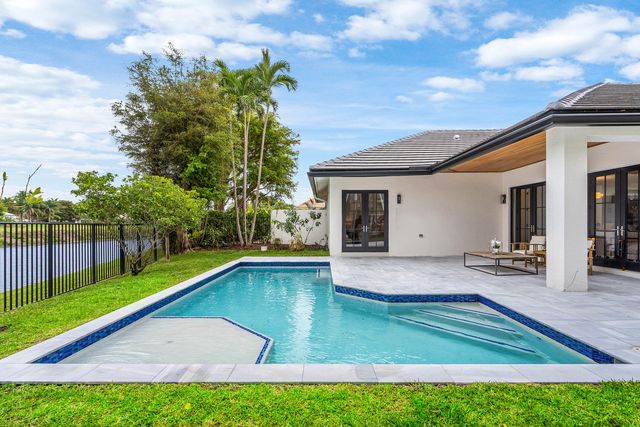 2800 Twin Oaks Way, Wellington, FL 33414