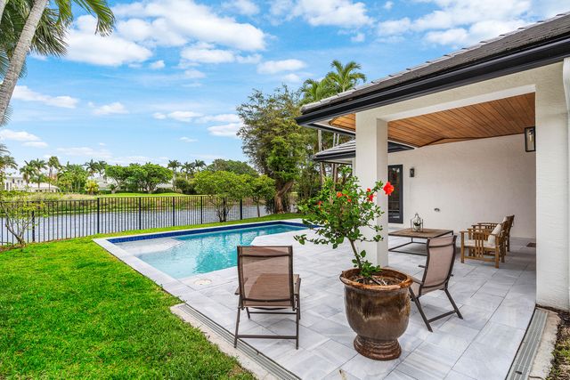 2800 Twin Oaks Way, Wellington, FL 33414