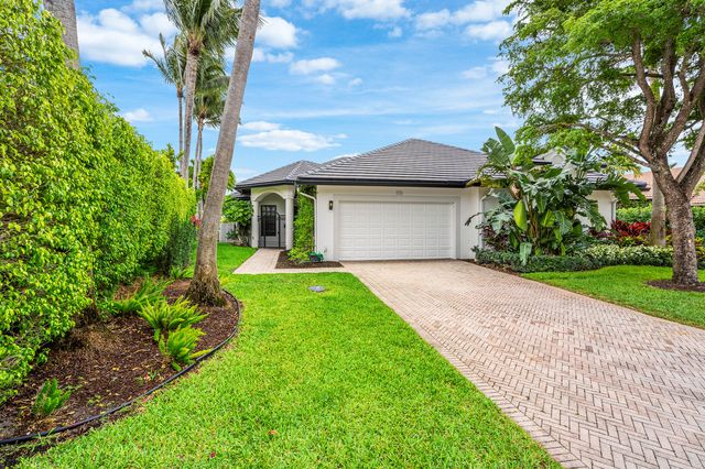 2800 Twin Oaks Way, Wellington, FL 33414