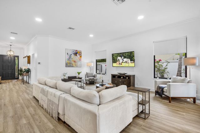 2800 Twin Oaks Way, Wellington, FL 33414