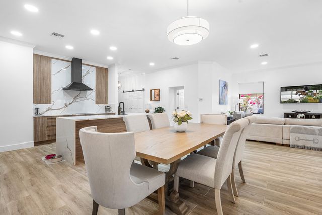 2800 Twin Oaks Way, Wellington, FL 33414