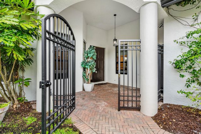 2800 Twin Oaks Way, Wellington, FL 33414