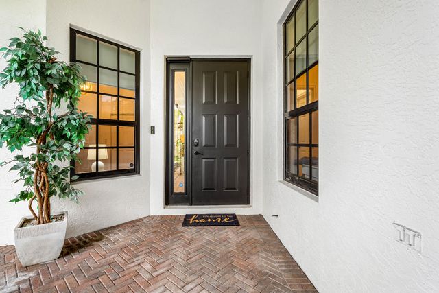 2800 Twin Oaks Way, Wellington, FL 33414