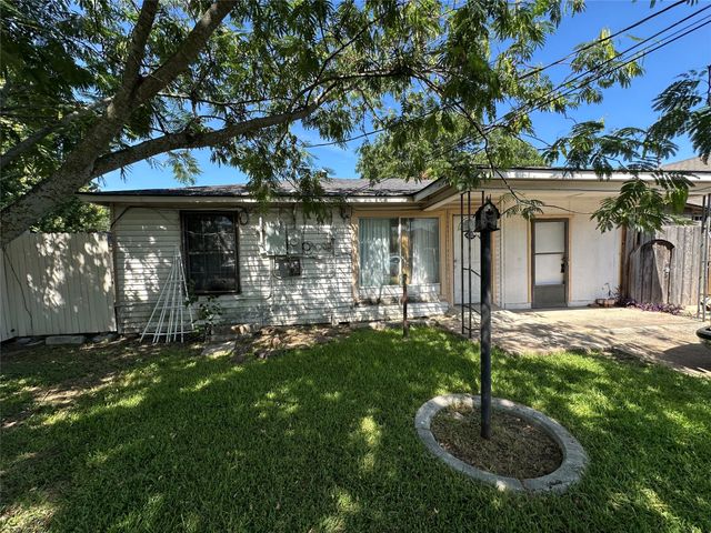 3815 Alsbury Street, Dallas, TX 75216