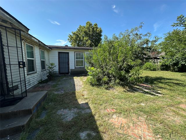3815 Alsbury Street, Dallas, TX 75216