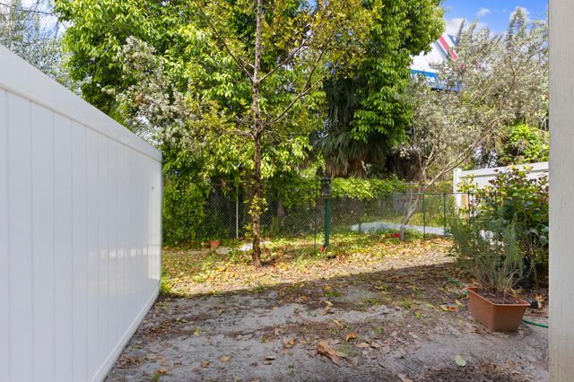 1004 Sweet Briar Lane, Riviera Beach, FL 33410