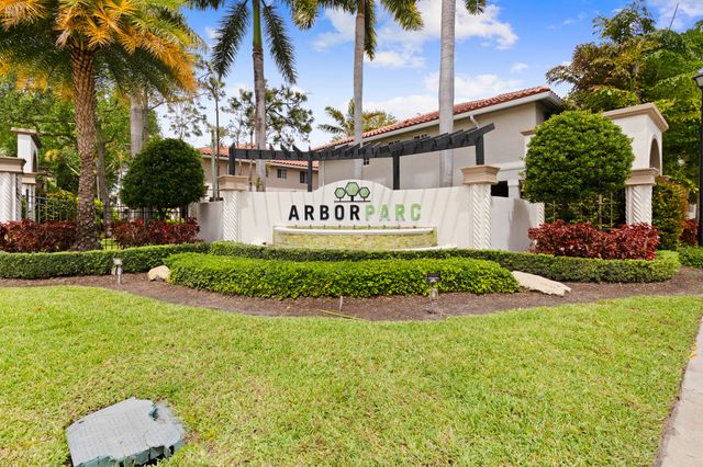1004 Sweet Briar Lane, Riviera Beach, FL 33410