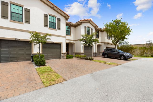 1004 Sweet Briar Lane, Riviera Beach, FL 33410