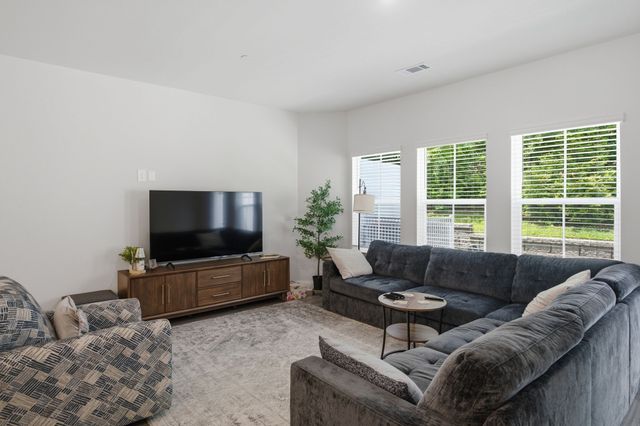 204 Douglas Bend Rd Unit 1502, Gallatin, TN 37066