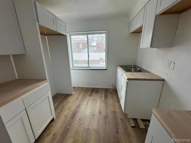 15761 Evergreen Road, Detroit, MI 48223