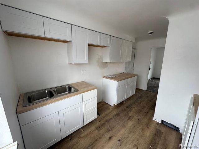 15761 Evergreen Road, Detroit, MI 48223