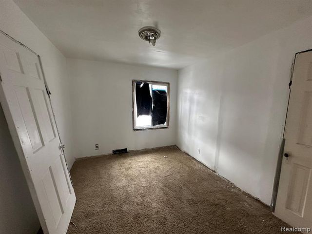 15761 Evergreen Road, Detroit, MI 48223