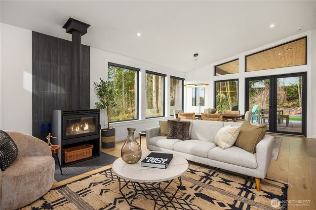 9661 NE Pine Street, Bainbridge Island, WA 98110