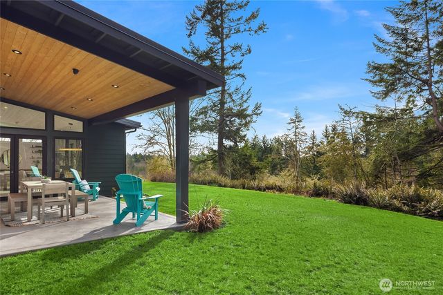 9661 NE Pine Street, Bainbridge Island, WA 98110